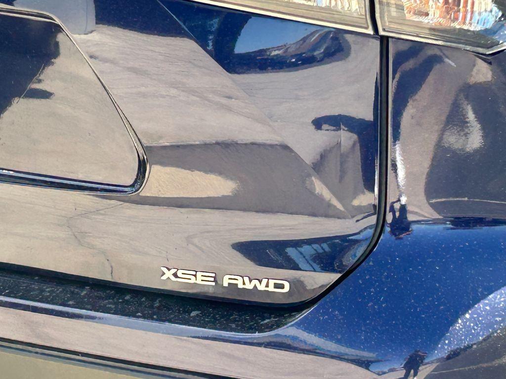 used 2022 Toyota Highlander car, priced at $32,166