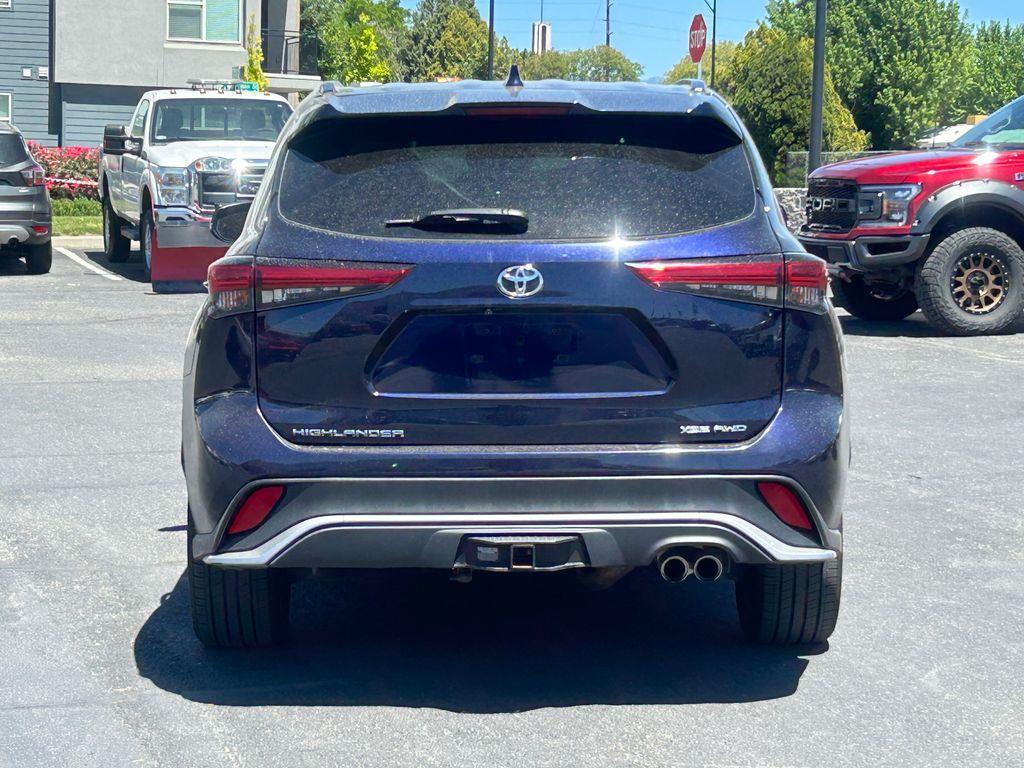 used 2022 Toyota Highlander car, priced at $32,166