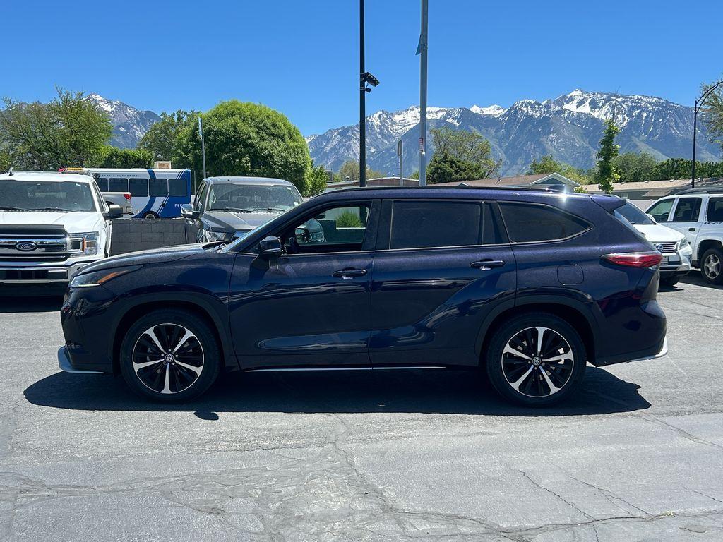 used 2022 Toyota Highlander car, priced at $32,166