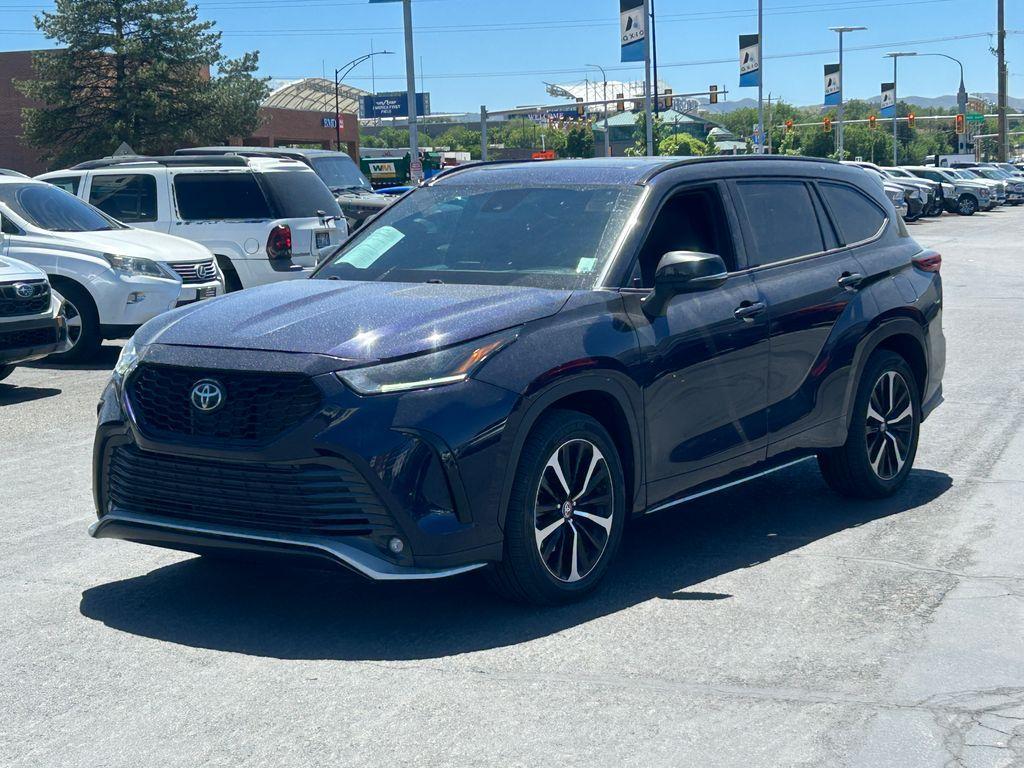 used 2022 Toyota Highlander car, priced at $32,166