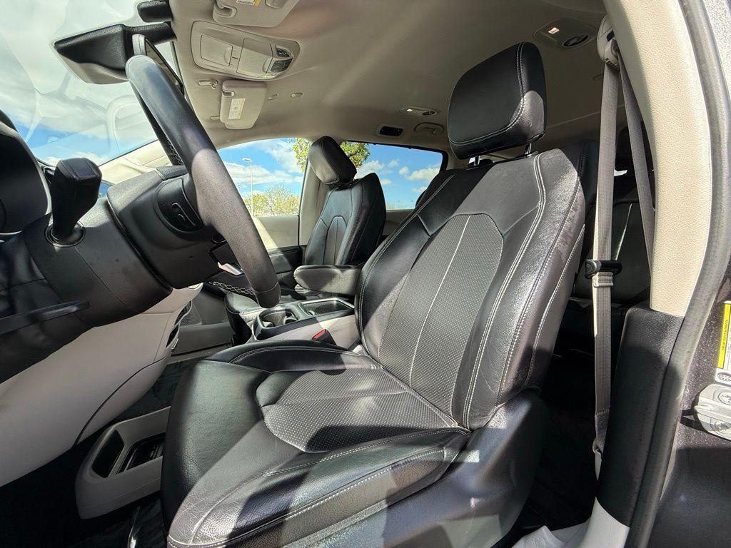 used 2022 Chrysler Pacifica car, priced at $20,177