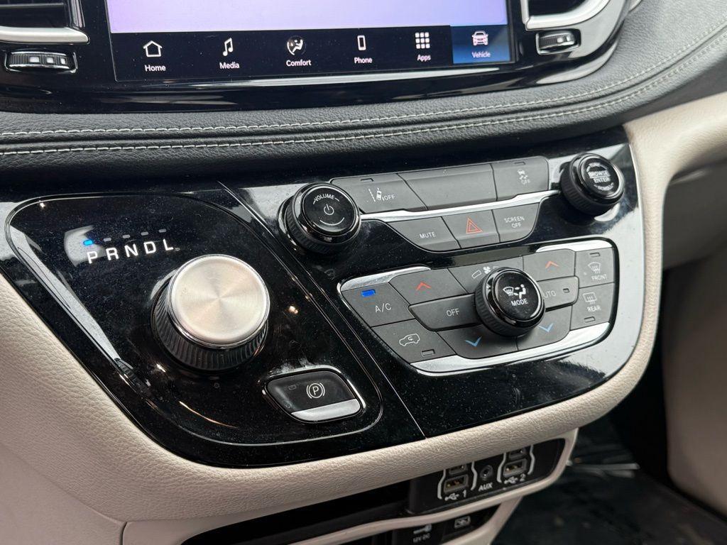 used 2022 Chrysler Pacifica Hybrid car, priced at $30,374