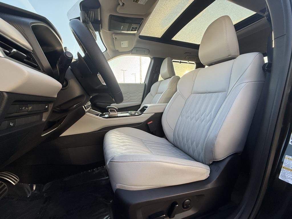 used 2025 Mitsubishi Outlander car, priced at $32,344