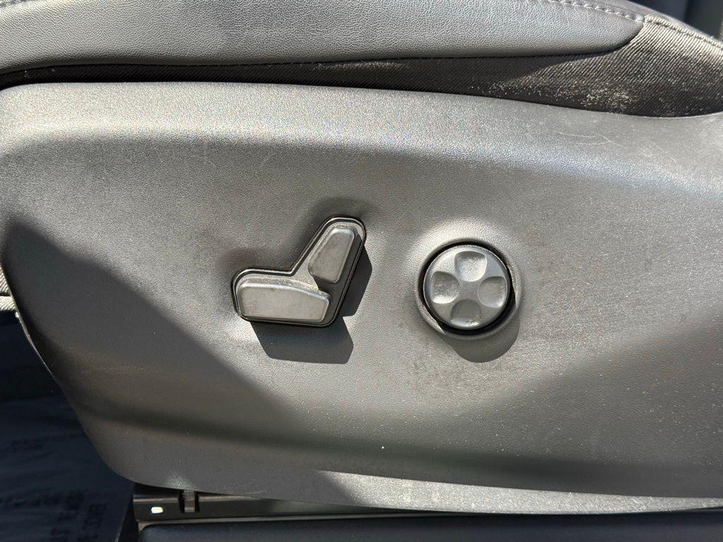 used 2024 Chrysler Pacifica Hybrid car, priced at $29,672
