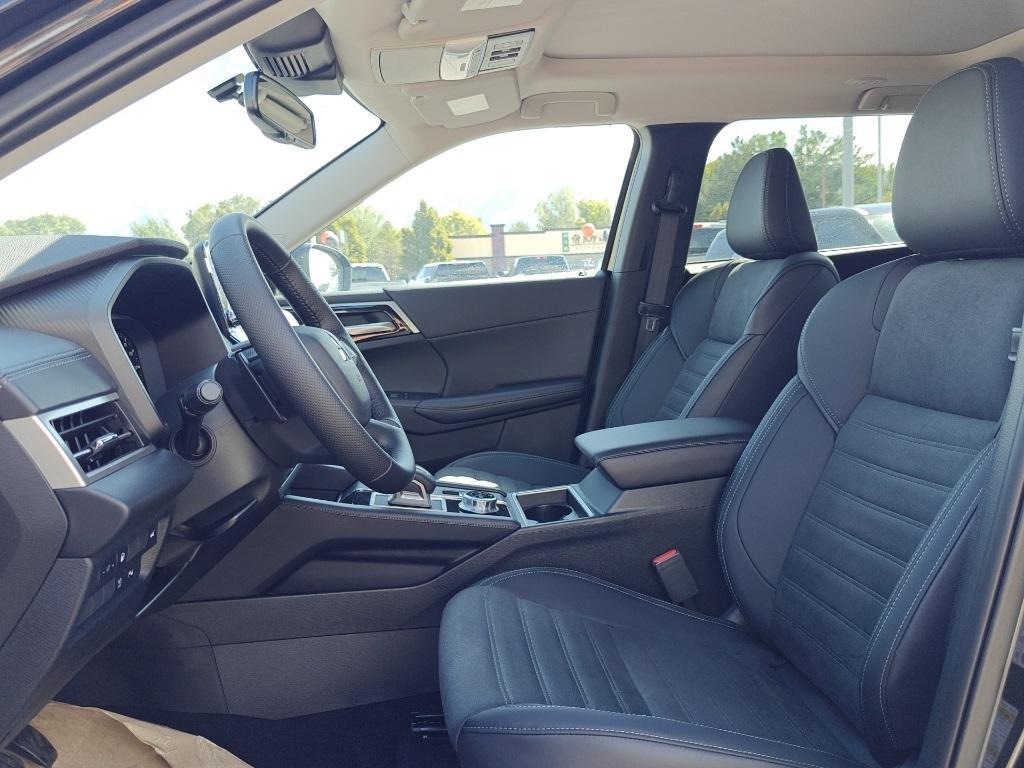 new 2025 Mitsubishi Outlander PHEV car, priced at $41,655