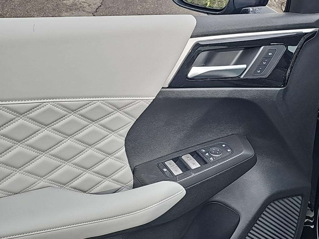 new 2025 Mitsubishi Outlander PHEV car, priced at $41,905