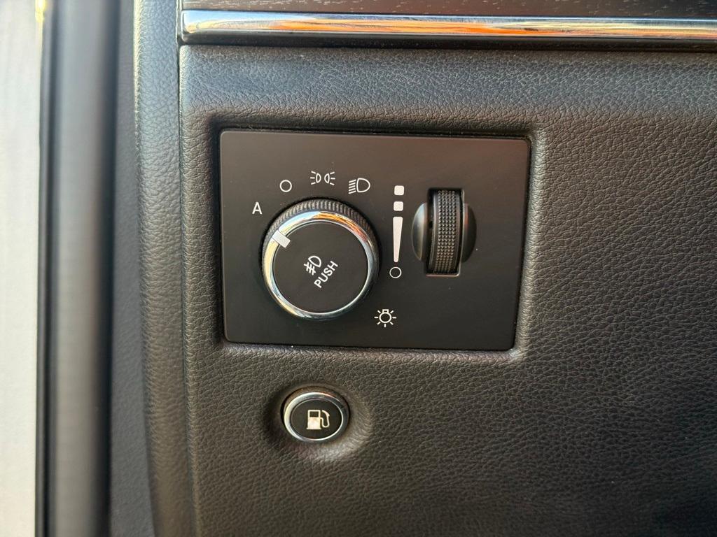 used 2015 Jeep Grand Cherokee car, priced at $12,495