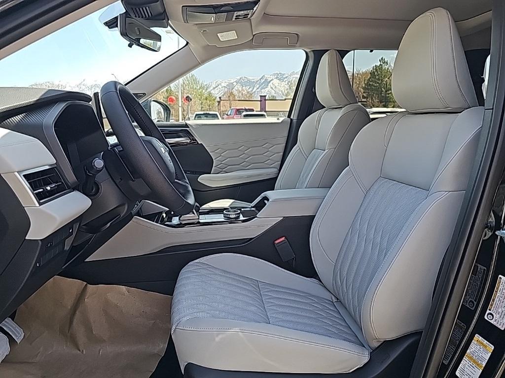 new 2025 Mitsubishi Outlander car, priced at $38,655