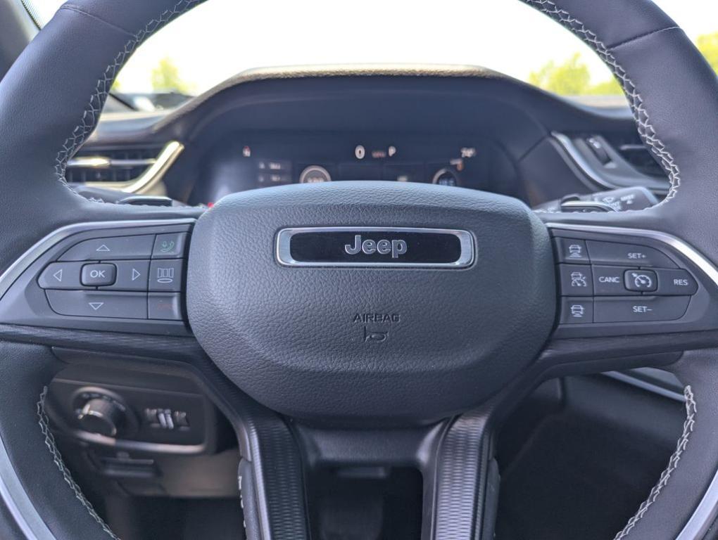 used 2025 Jeep Grand Cherokee car, priced at $38,166