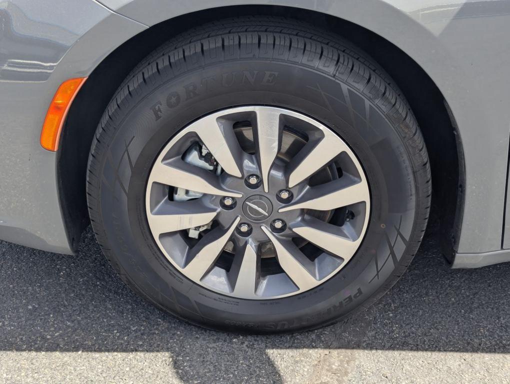 used 2023 Chrysler Pacifica Hybrid car, priced at $24,066