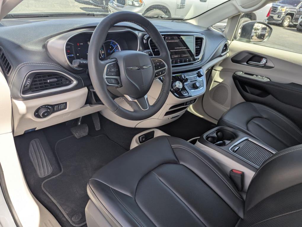 used 2023 Chrysler Pacifica Hybrid car, priced at $24,066