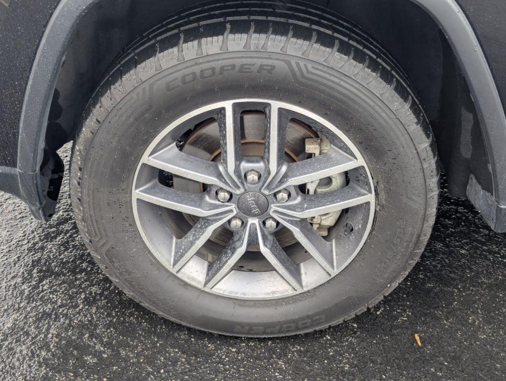 used 2021 Jeep Grand Cherokee car, priced at $28,044