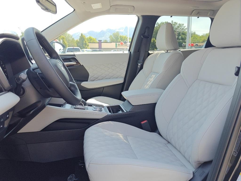 new 2025 Mitsubishi Outlander PHEV car, priced at $42,920