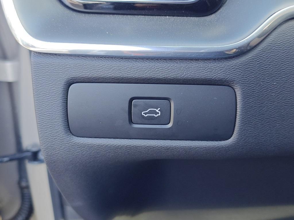 used 2025 Volvo XC60 car, priced at $33,622