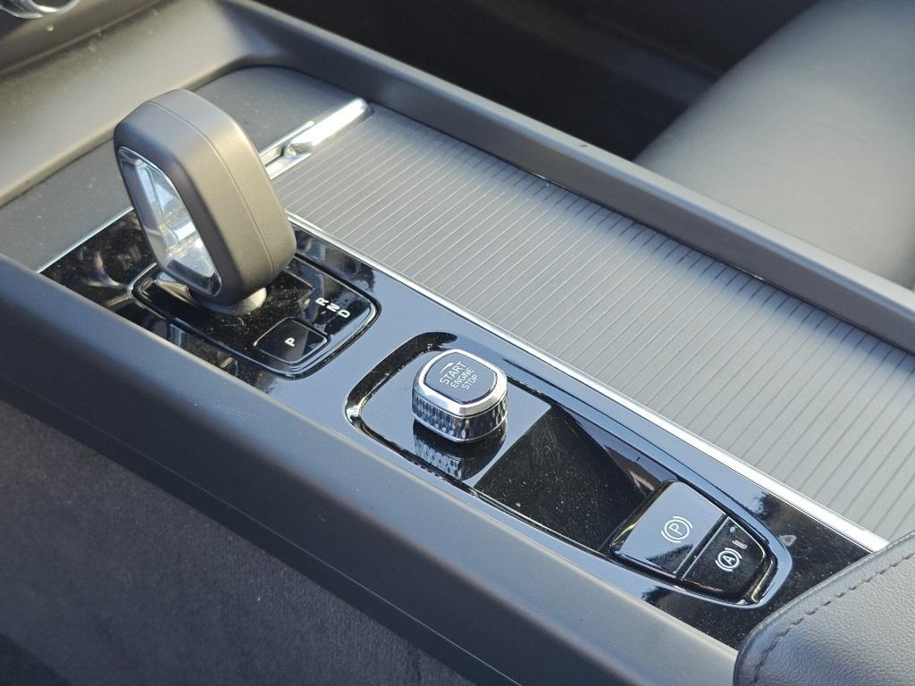 used 2025 Volvo XC60 car, priced at $33,622