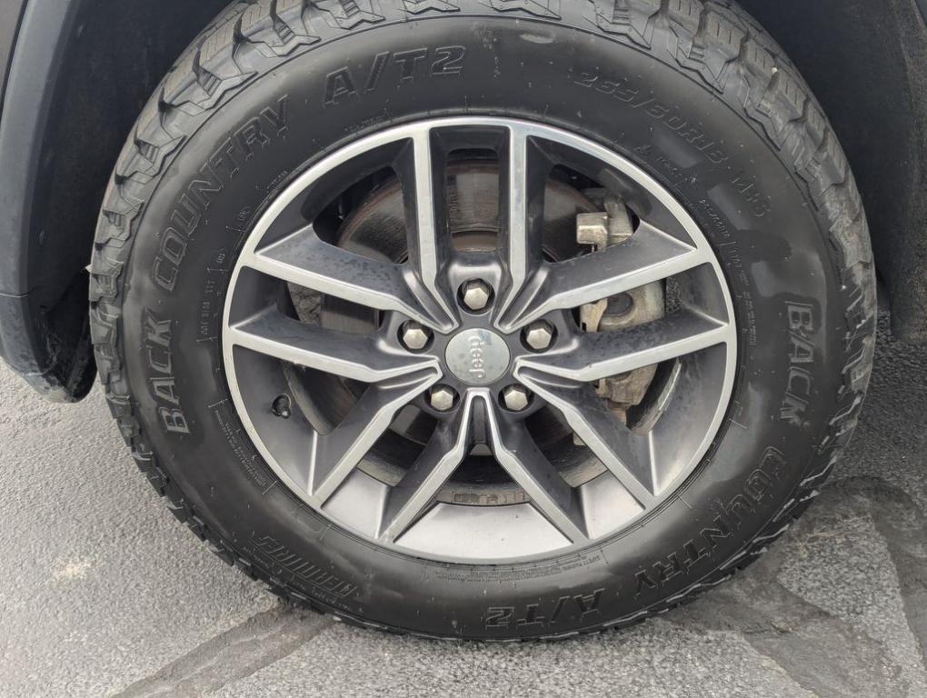 used 2018 Jeep Grand Cherokee car, priced at $13,327