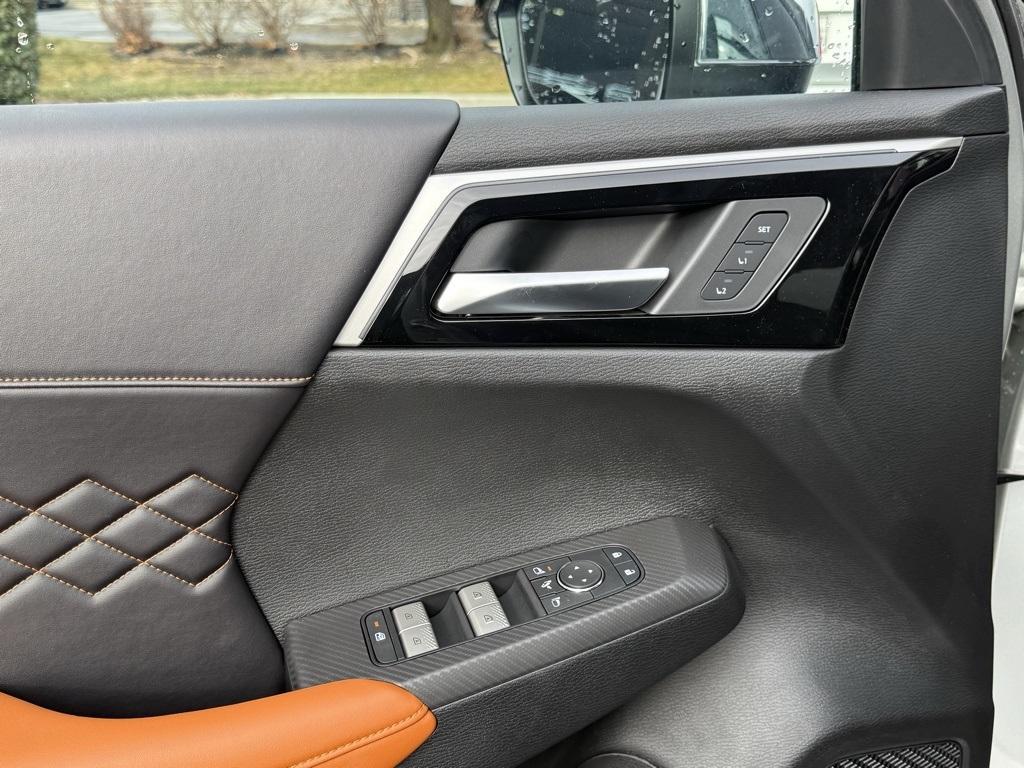 used 2025 Mitsubishi Outlander PHEV car, priced at $39,250