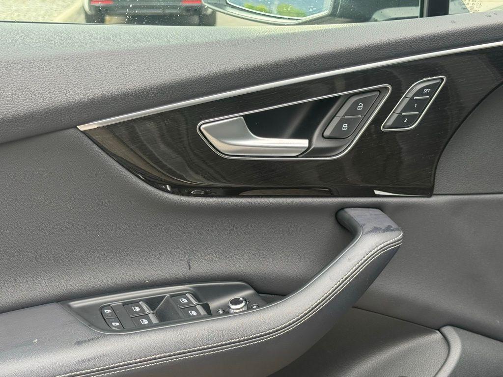 used 2025 Audi Q7 car, priced at $48,895