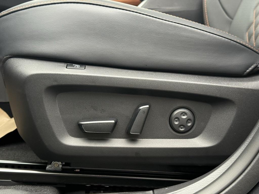 used 2025 Mitsubishi Outlander PHEV car, priced at $40,550