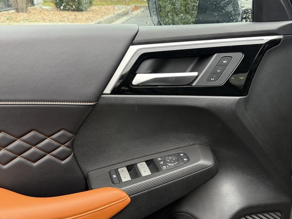 used 2025 Mitsubishi Outlander PHEV car, priced at $40,550