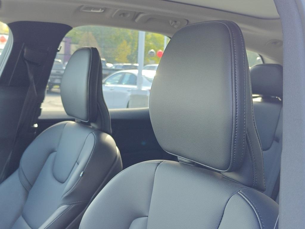 used 2025 Volvo XC60 car, priced at $33,622