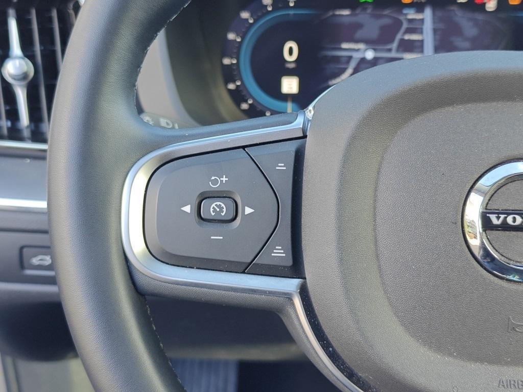 used 2025 Volvo XC60 car, priced at $33,622