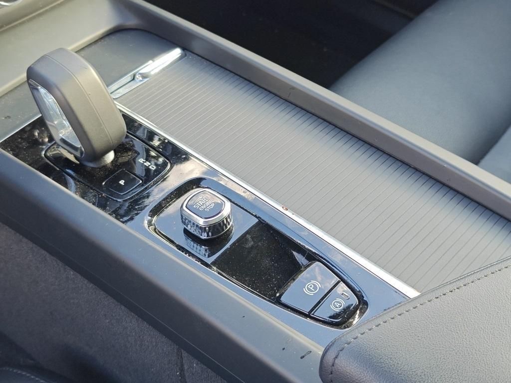 used 2025 Volvo XC60 car, priced at $33,622