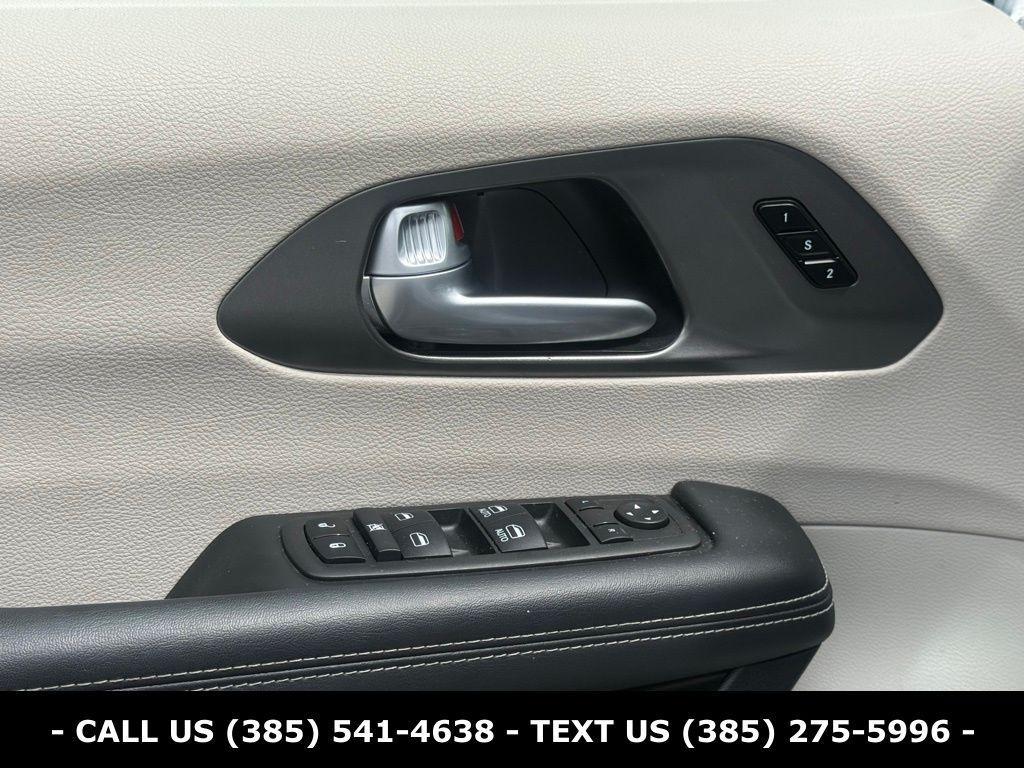 used 2024 Chrysler Pacifica Hybrid car, priced at $29,084