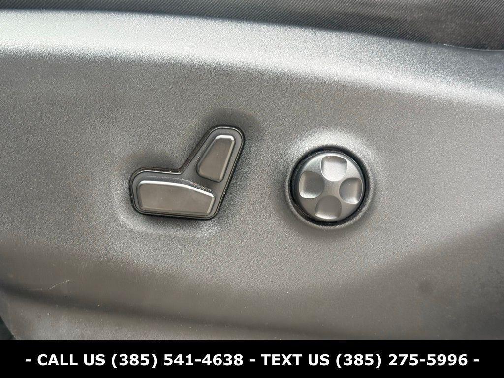 used 2024 Chrysler Pacifica Hybrid car, priced at $29,084