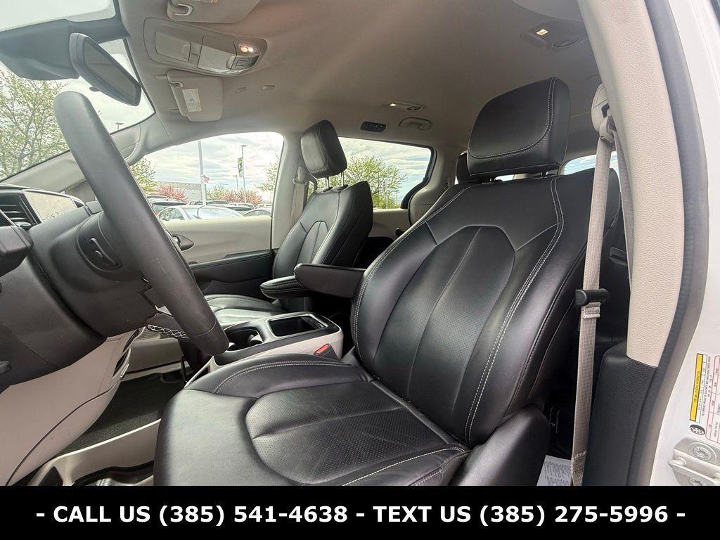 used 2024 Chrysler Pacifica Hybrid car, priced at $29,084