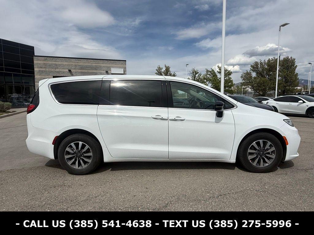 used 2024 Chrysler Pacifica Hybrid car, priced at $29,084