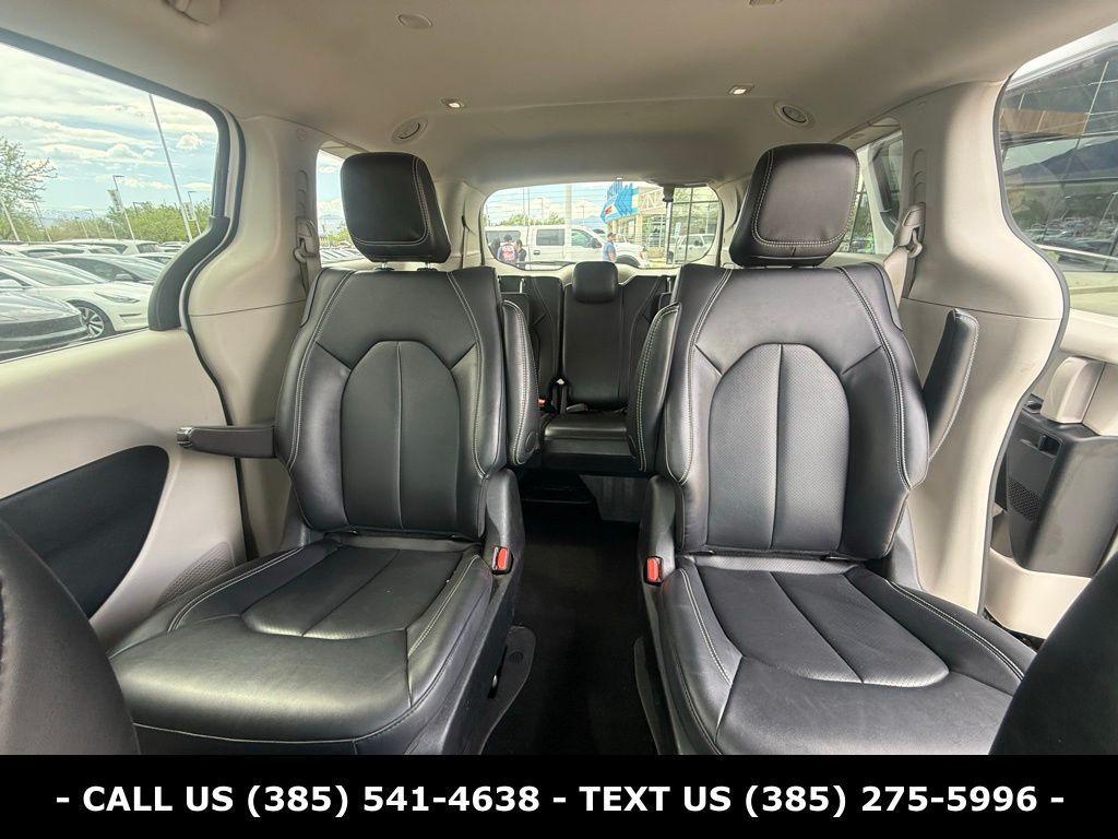 used 2024 Chrysler Pacifica Hybrid car, priced at $29,084