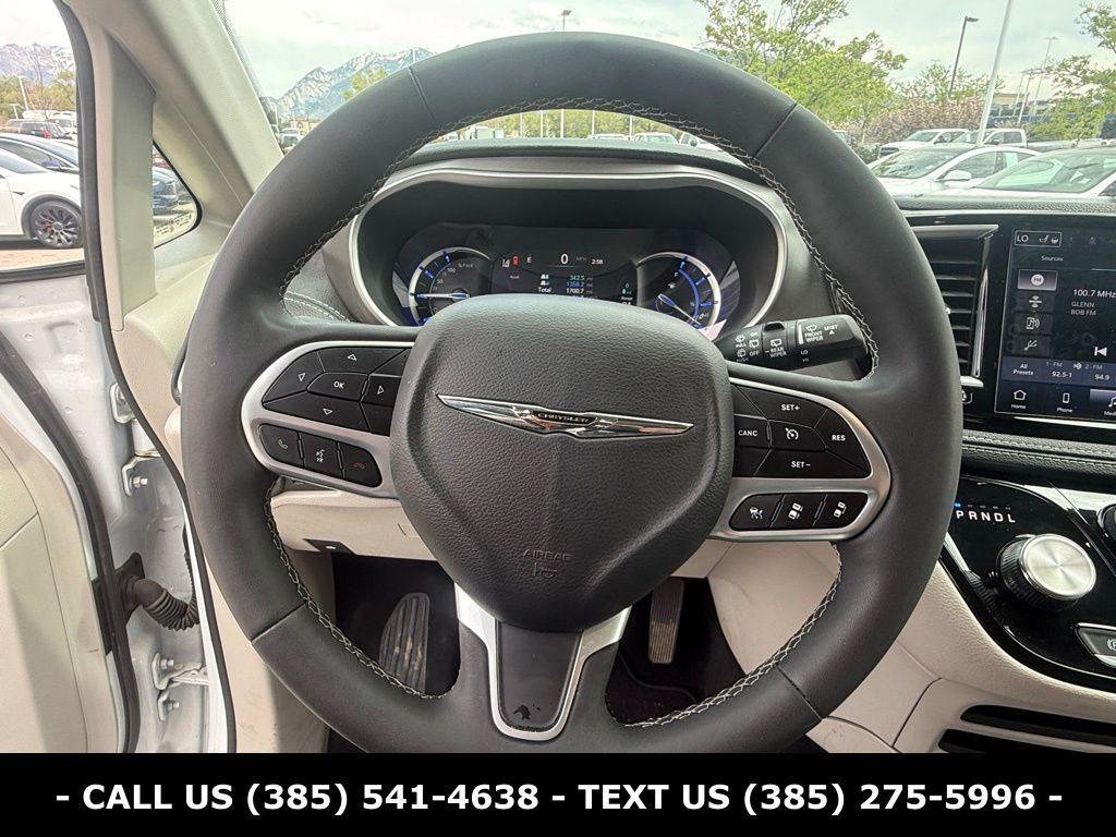 used 2024 Chrysler Pacifica Hybrid car, priced at $29,084