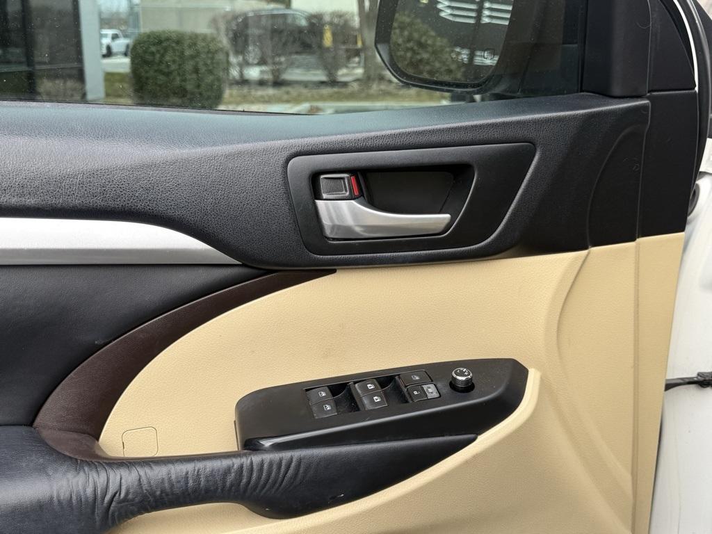 used 2015 Toyota Highlander car, priced at $15,588