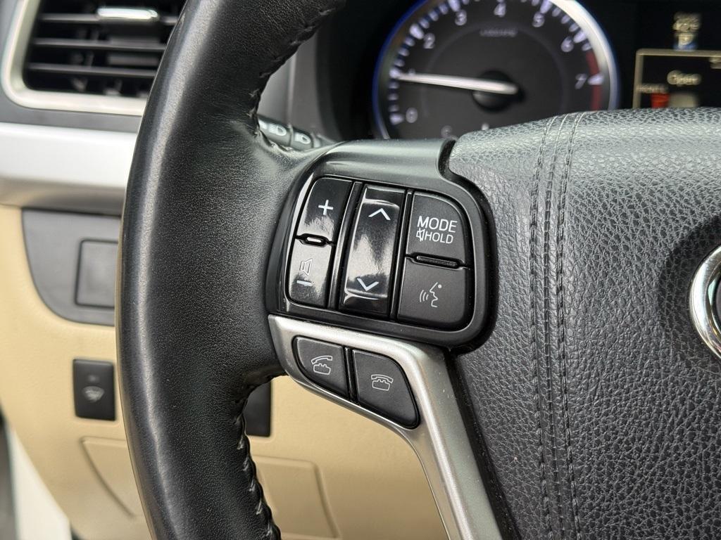 used 2015 Toyota Highlander car, priced at $15,588