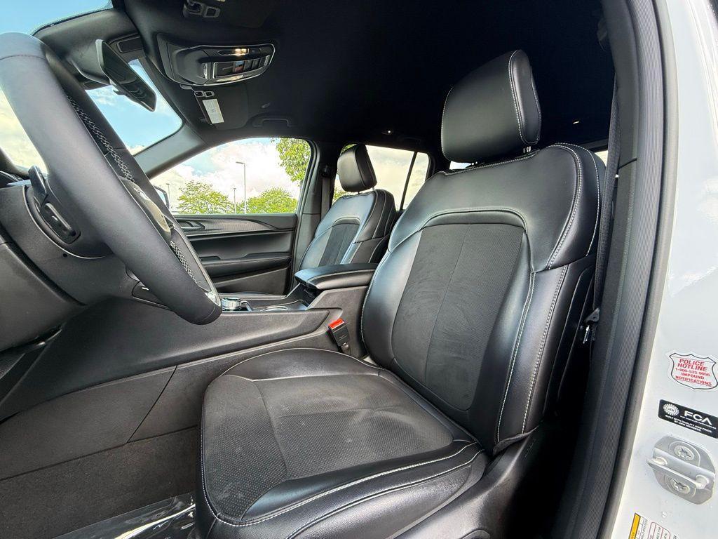 used 2025 Jeep Grand Cherokee car, priced at $37,673