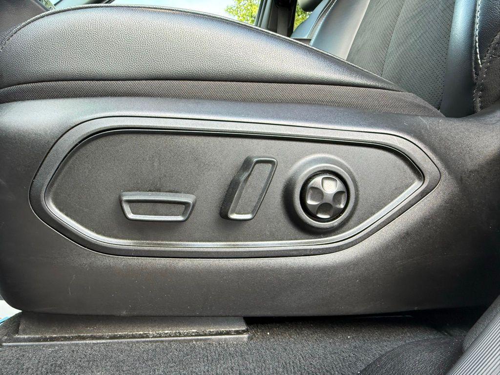 used 2025 Jeep Grand Cherokee car, priced at $37,673