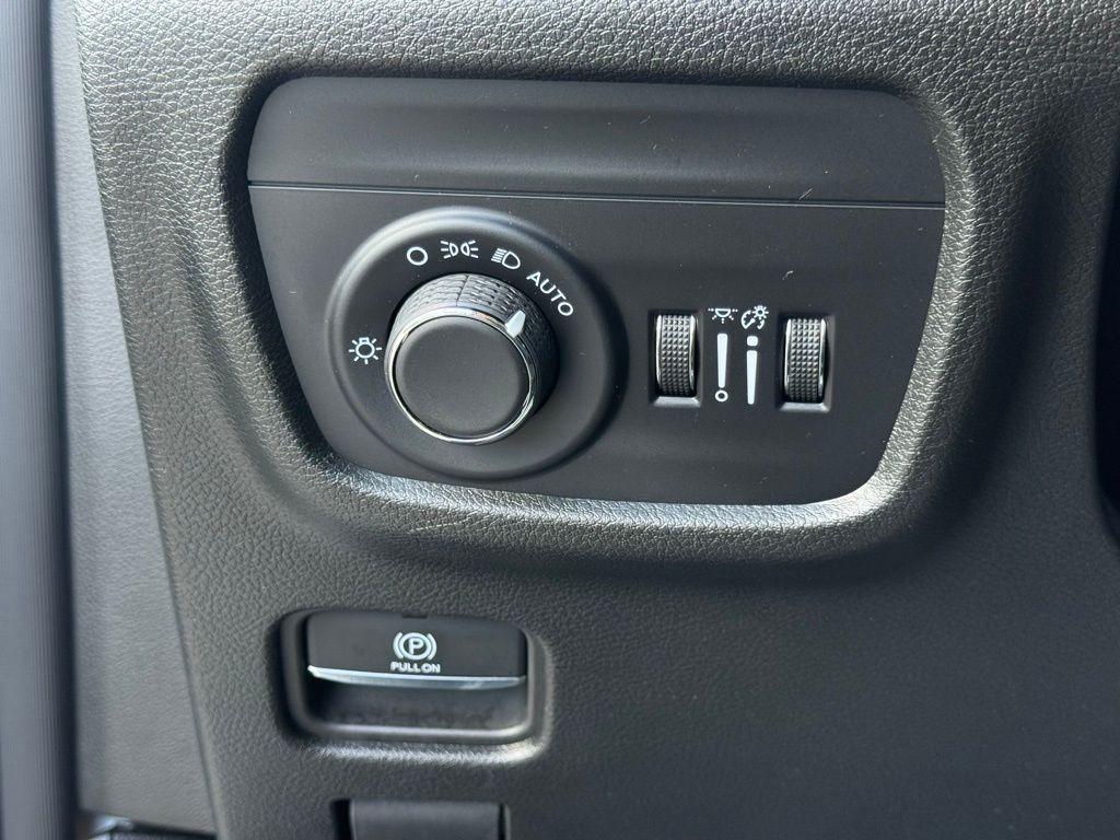 used 2025 Jeep Grand Cherokee car, priced at $37,673