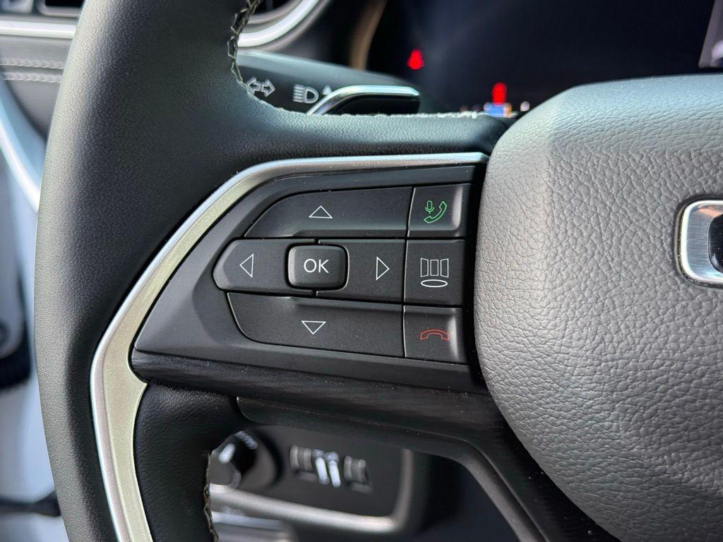 used 2025 Jeep Grand Cherokee car, priced at $37,673