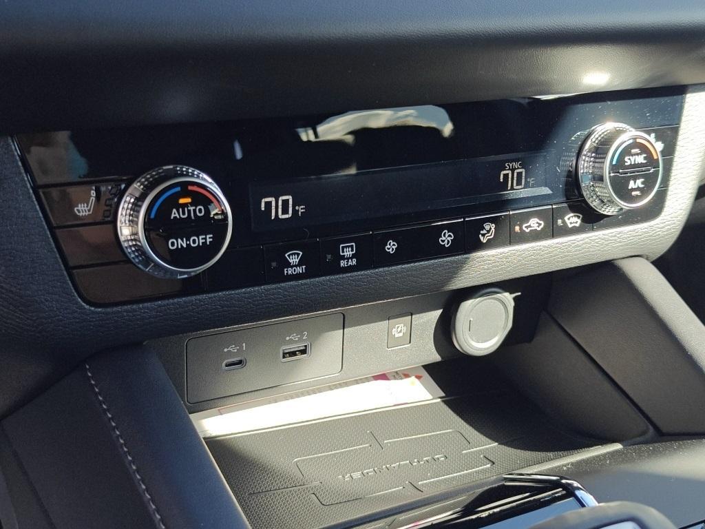 new 2025 Mitsubishi Outlander PHEV car, priced at $39,960