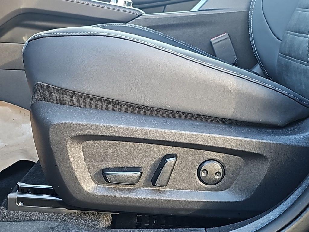 new 2025 Mitsubishi Outlander PHEV car, priced at $40,459