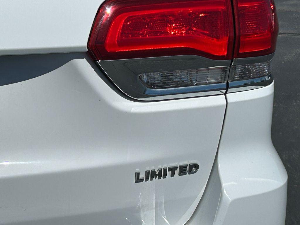 used 2018 Jeep Grand Cherokee car, priced at $13,866