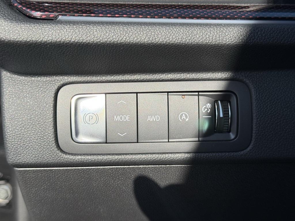 used 2025 Chevrolet Traverse car, priced at $49,288