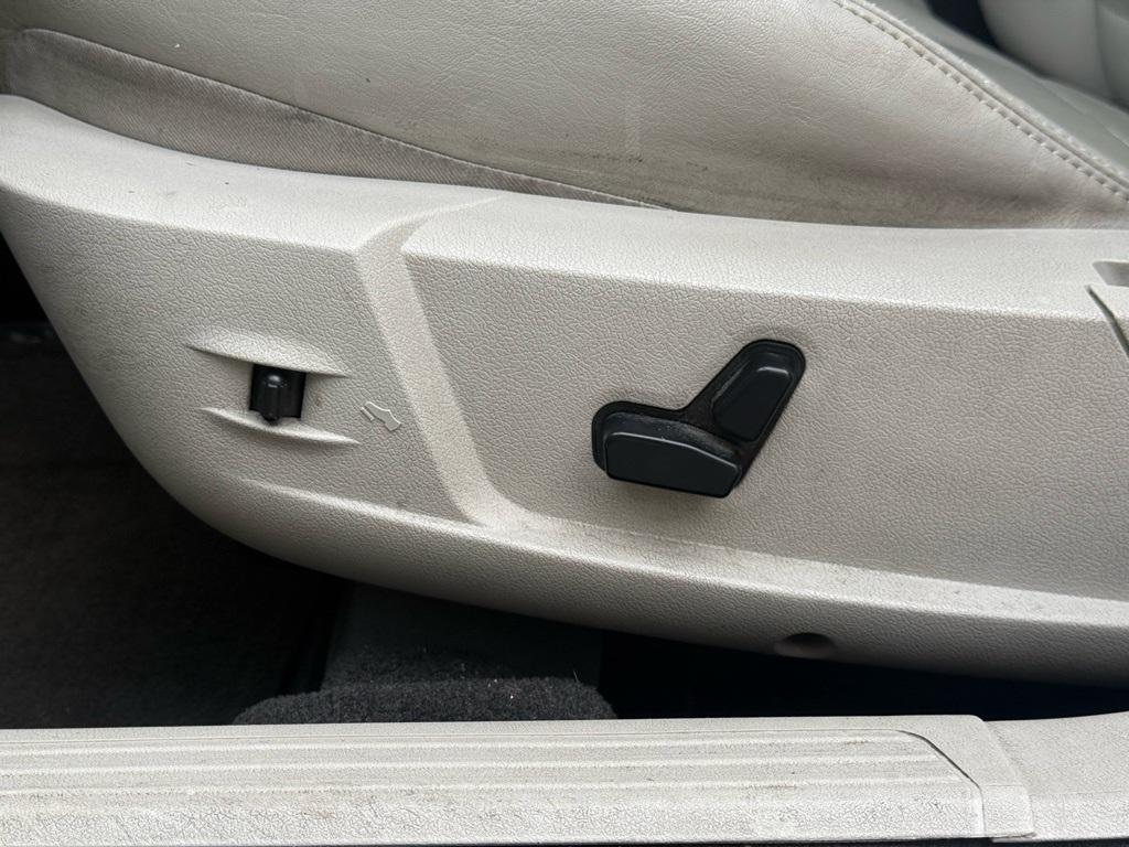 used 2006 Dodge Magnum car, priced at $5,188