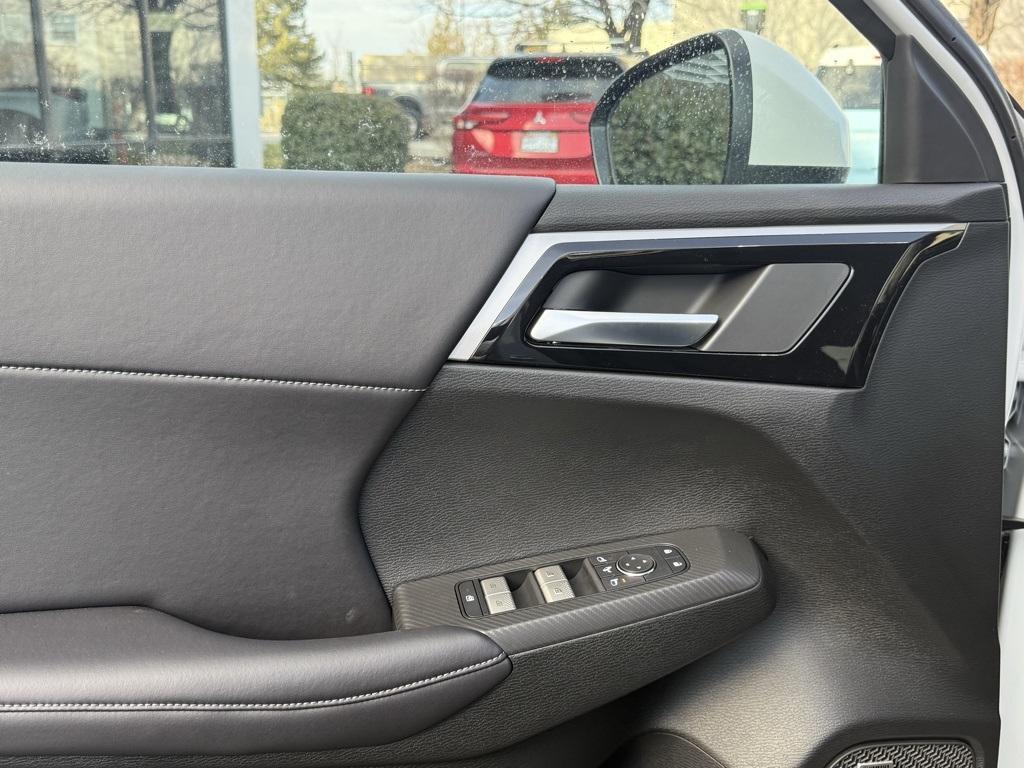 new 2026 Mitsubishi Outlander car, priced at $36,046