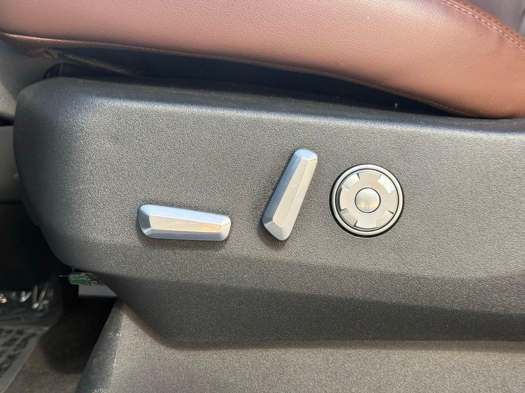 used 2025 Lincoln Navigator car, priced at $86,783