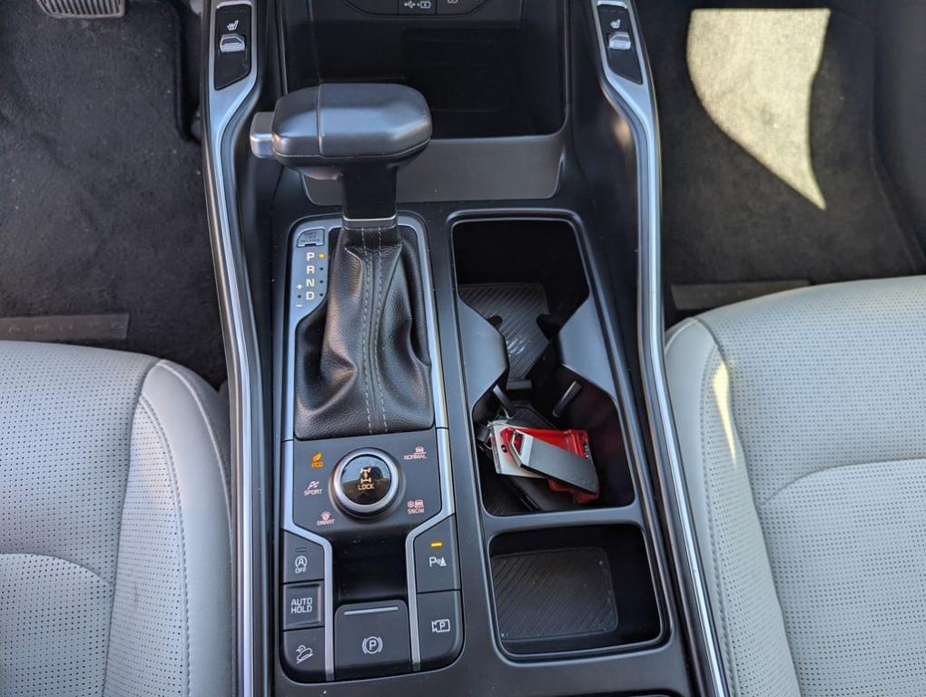 used 2025 Kia Sorento car, priced at $31,577