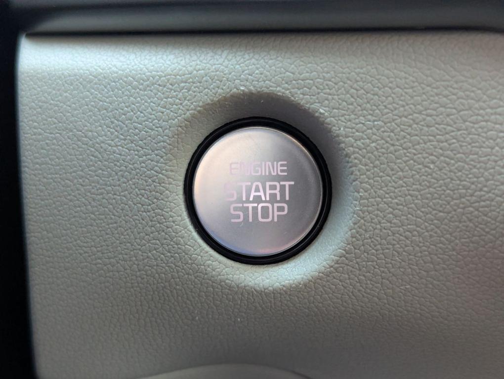 used 2025 Kia Sorento car, priced at $31,577