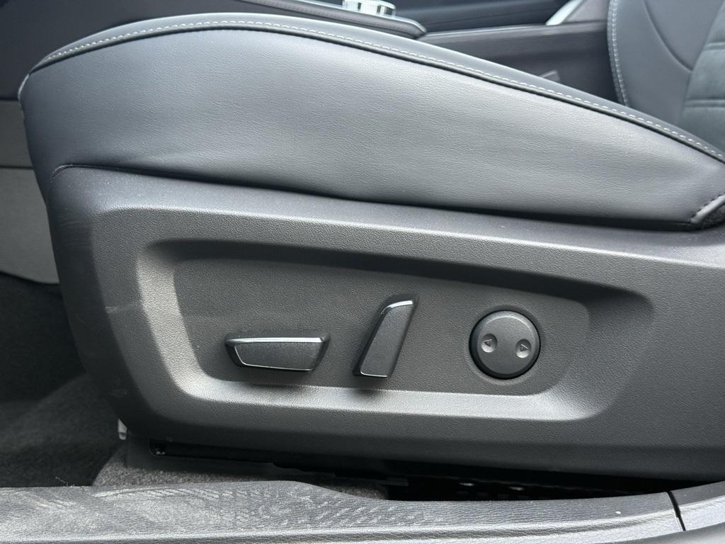 new 2025 Mitsubishi Outlander PHEV car, priced at $42,115