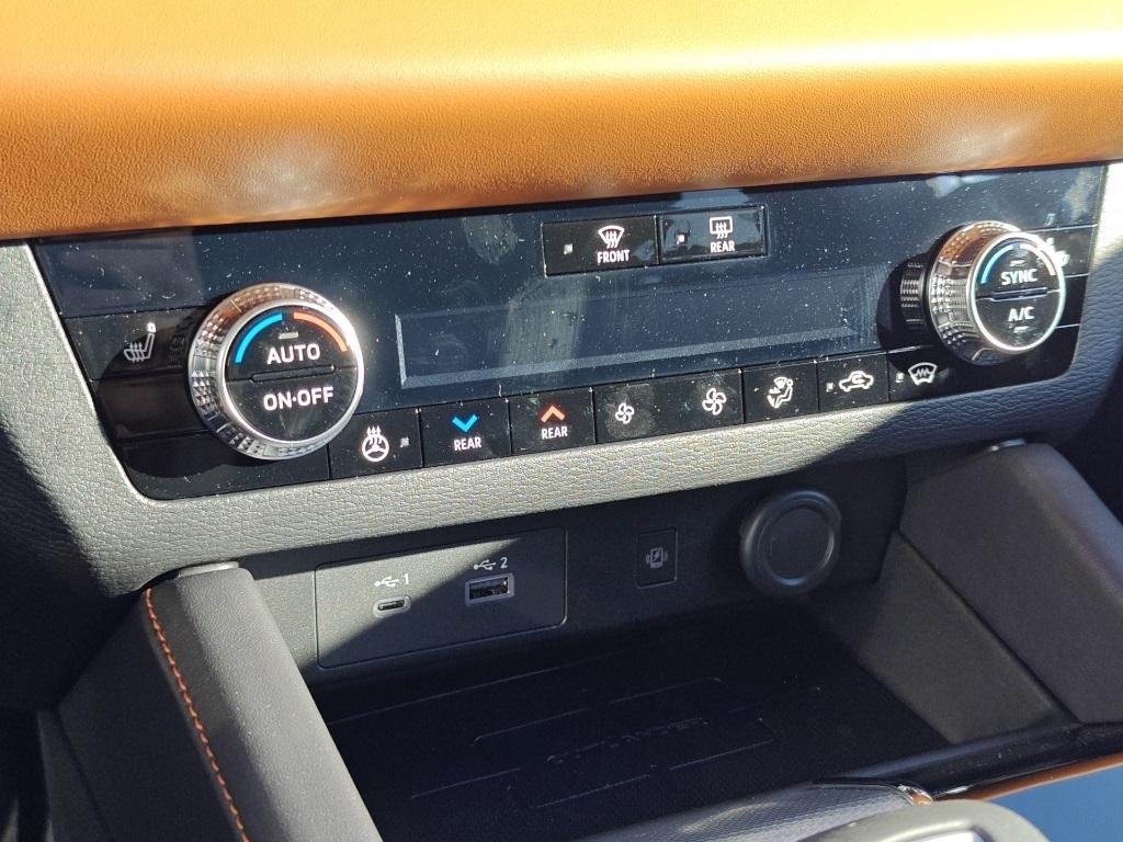 new 2025 Mitsubishi Outlander PHEV car, priced at $45,075